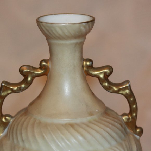 Vintage Royal Rudolstadt Germany Double Handle Gilded Vase Floral Hand Painted - Picture 3 of 5